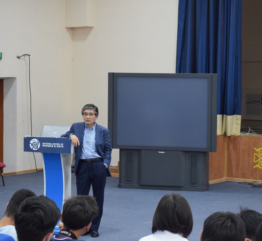 ISTC has organized a meeting between the Nobel Prize Winners and the school students